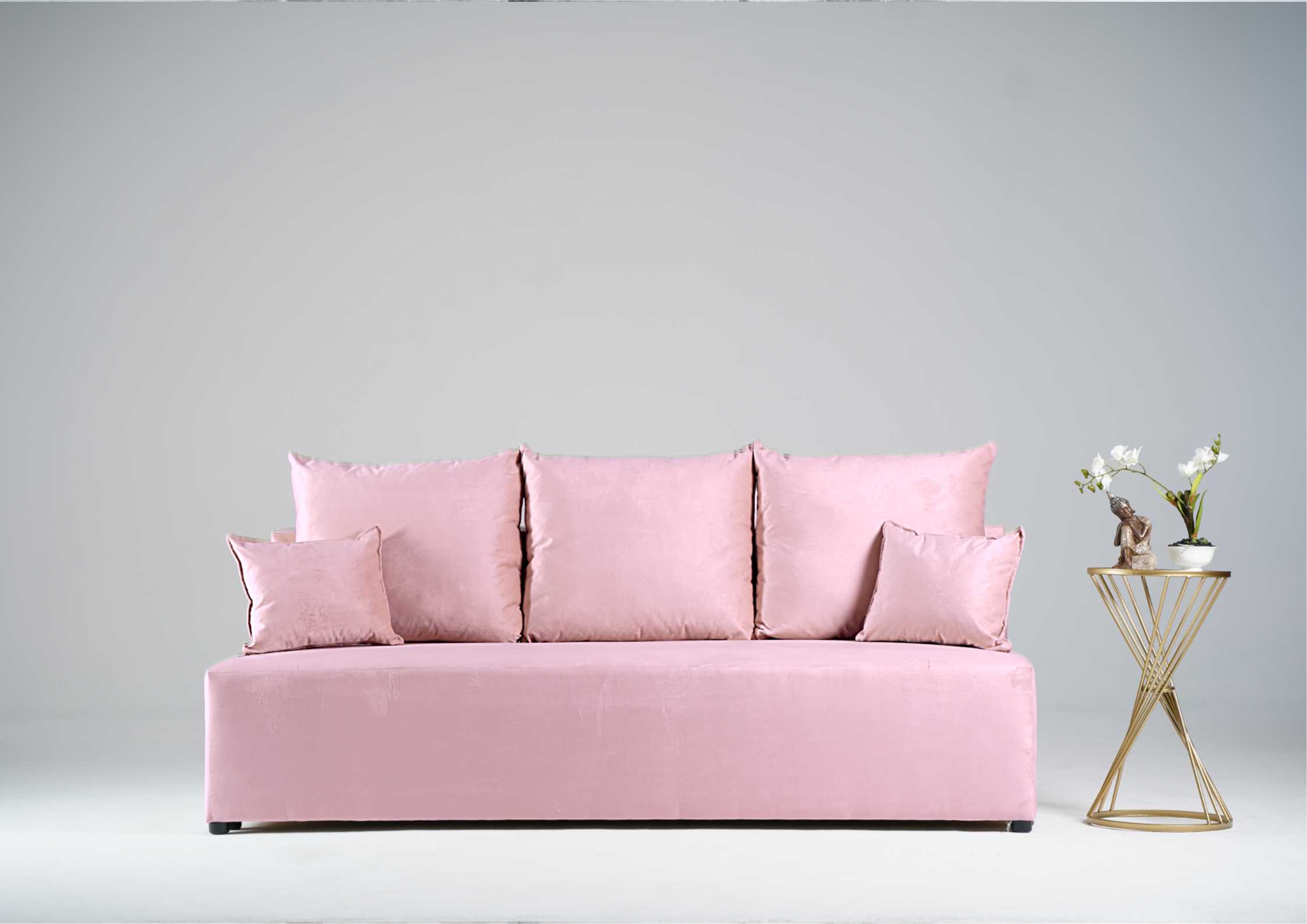 Mała różowa sofa rozkładana